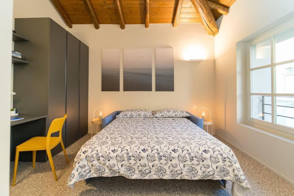 Moderno Appartamento A 200 Metri Dal Duomo Como Luaran gambar