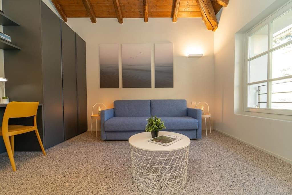 Moderno Appartamento A 200 Metri Dal Duomo Como Luaran gambar