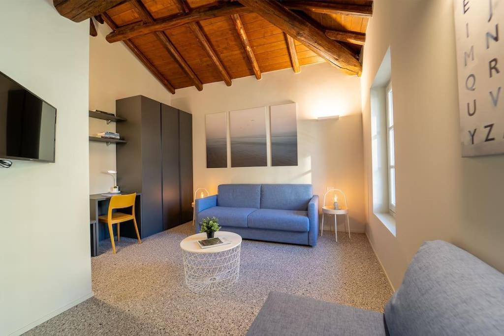 Moderno Appartamento A 200 Metri Dal Duomo Como Luaran gambar