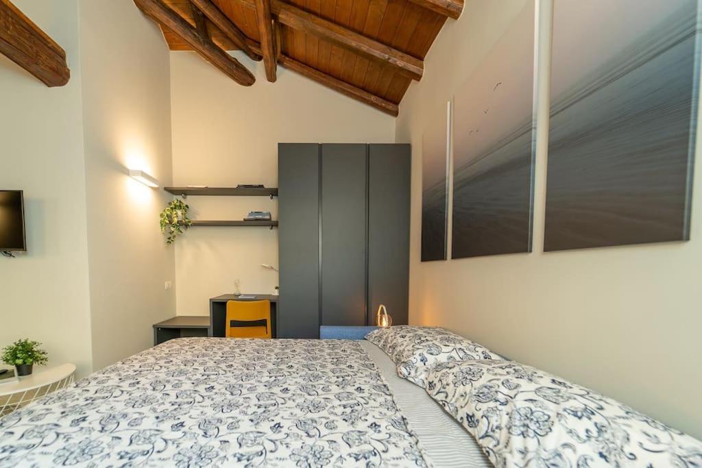 Moderno Appartamento A 200 Metri Dal Duomo Como Luaran gambar